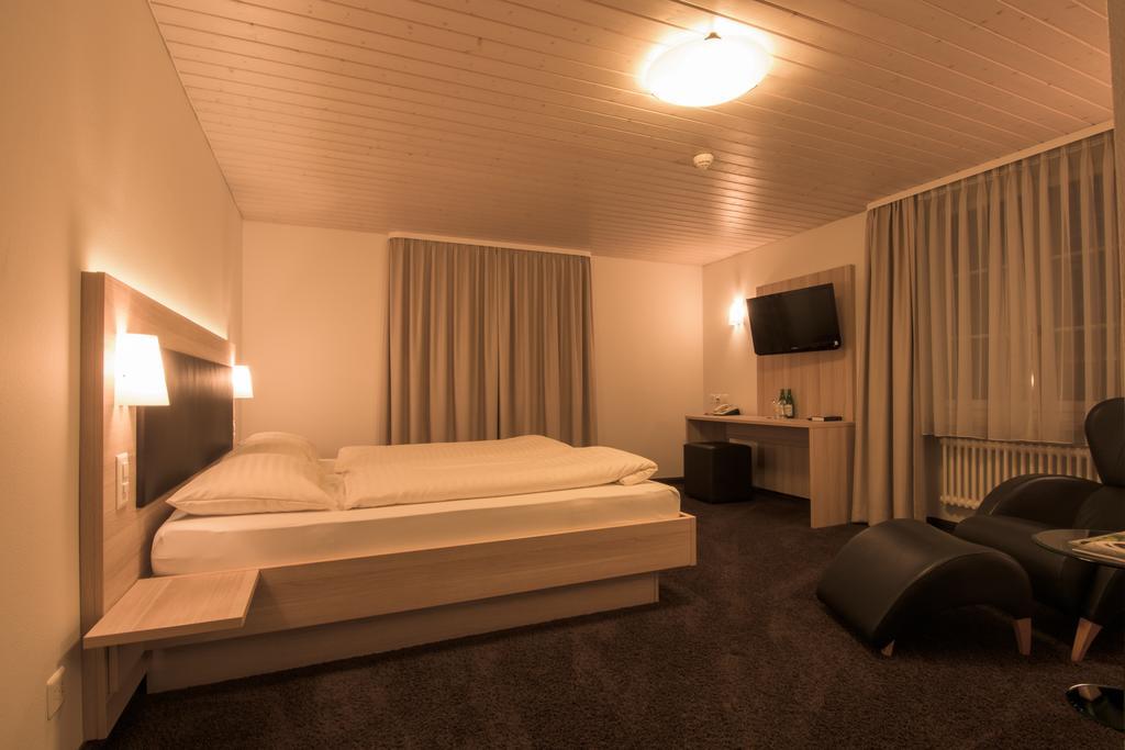 Hotel Zum Goldenen Kreuz Frauenfeld Room photo