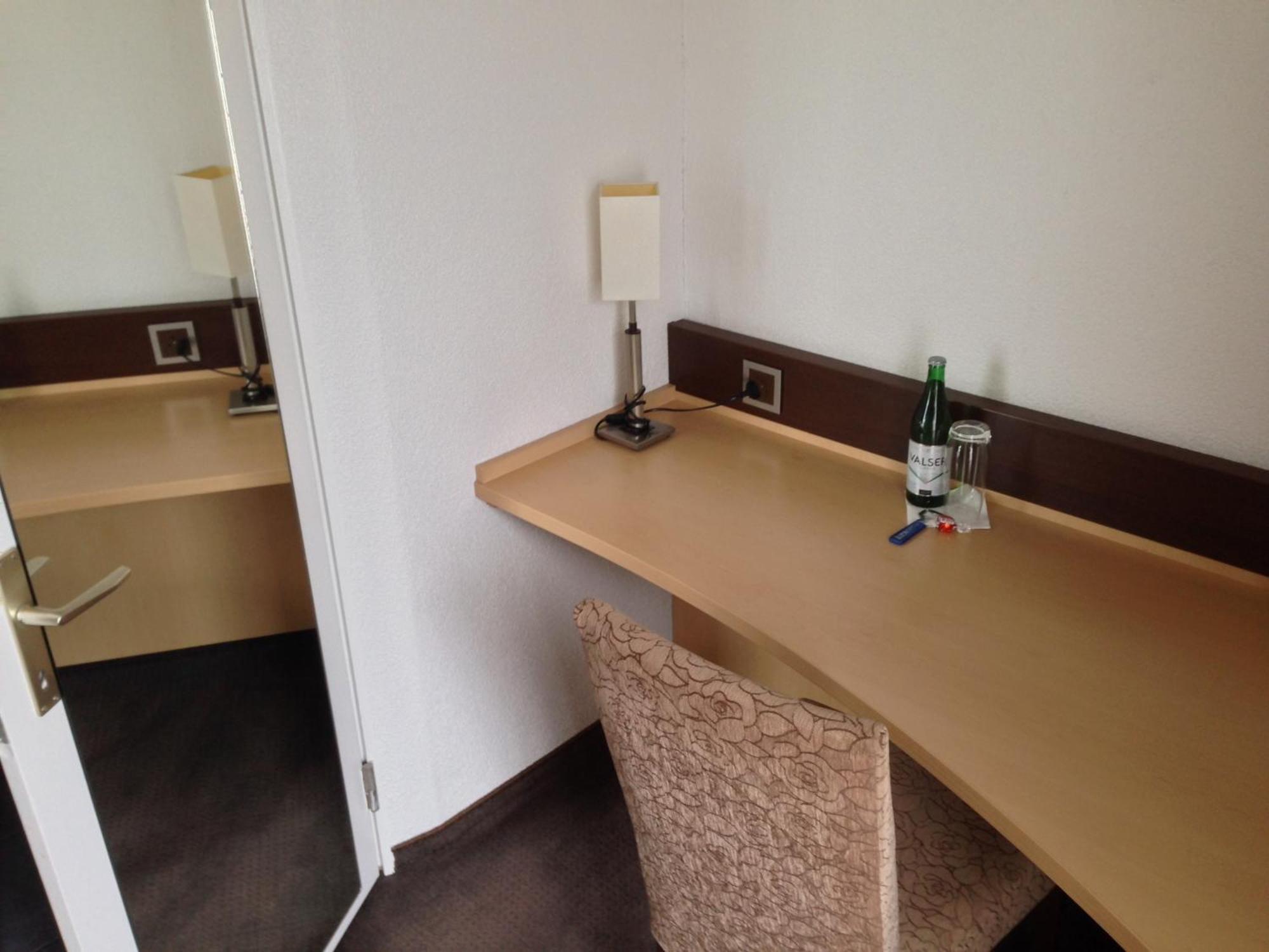 Hotel Zum Goldenen Kreuz Frauenfeld Room photo