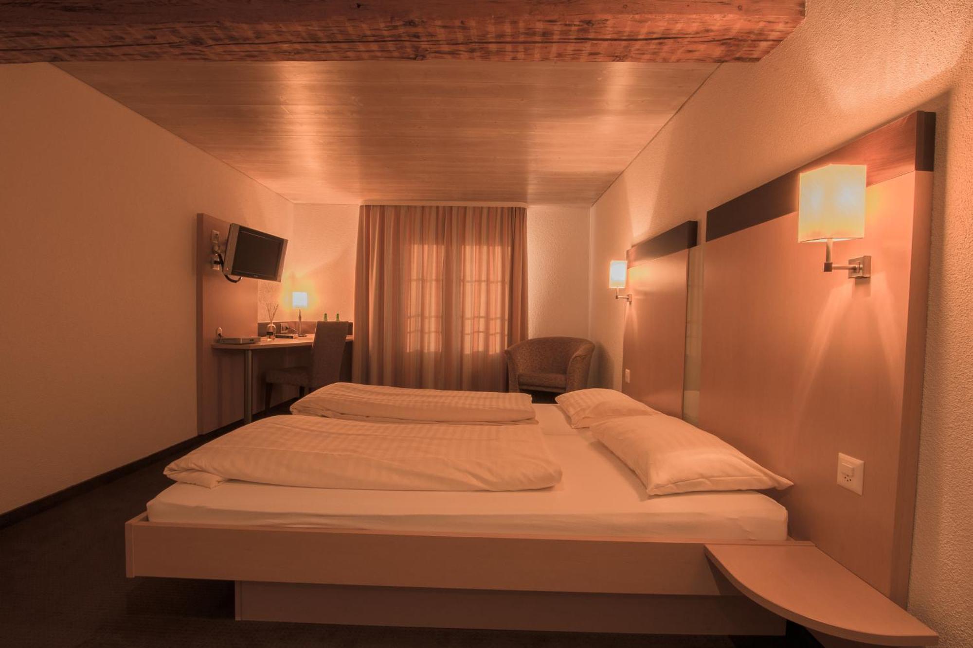 Hotel Zum Goldenen Kreuz Frauenfeld Room photo