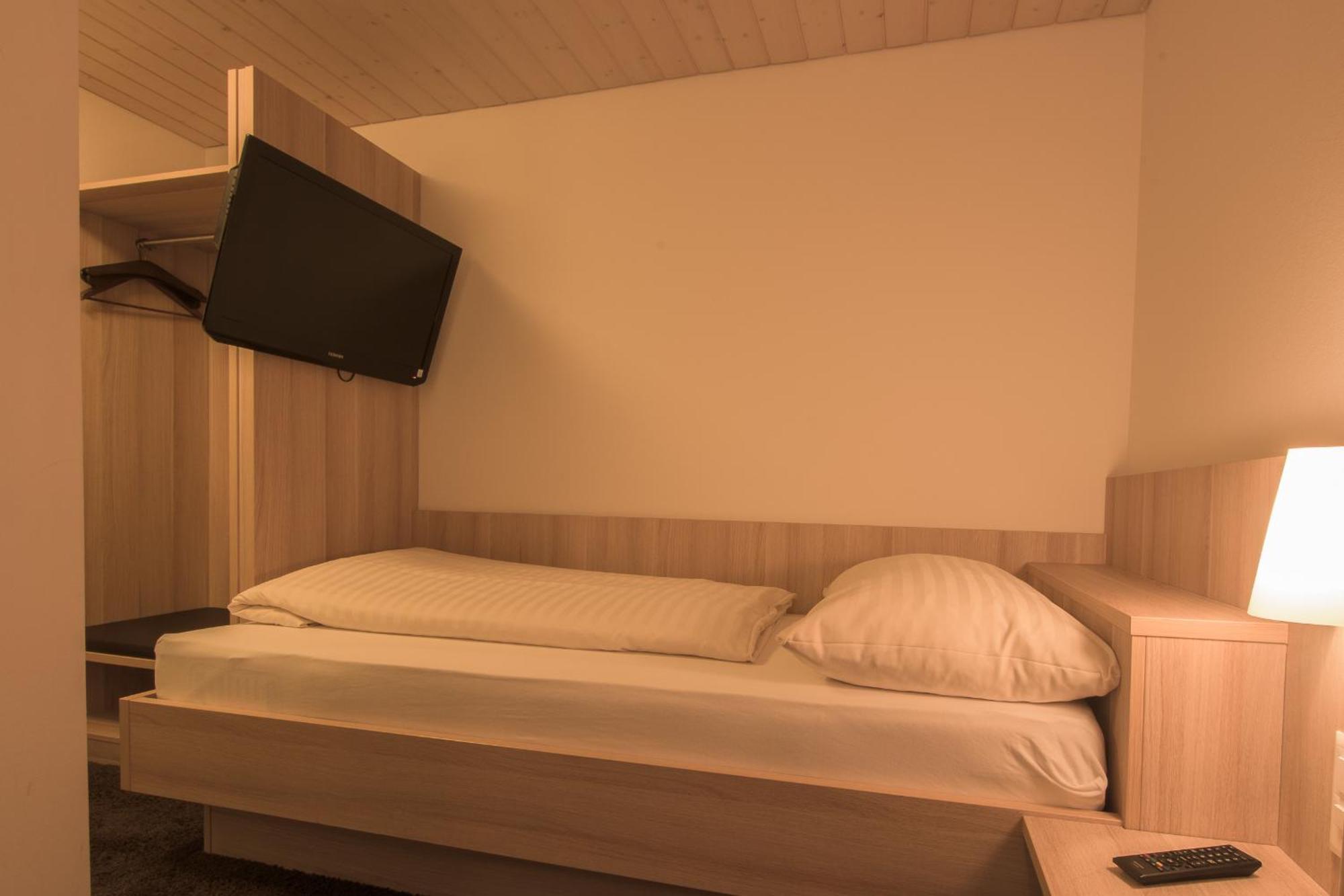 Hotel Zum Goldenen Kreuz Frauenfeld Room photo