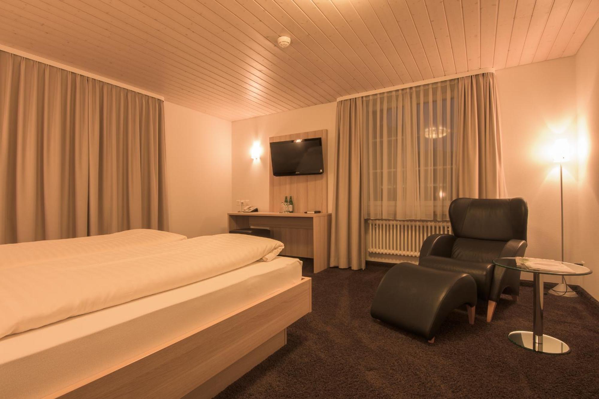 Hotel Zum Goldenen Kreuz Frauenfeld Room photo